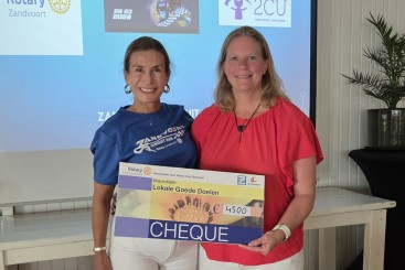 Uitreiking cheque van Rotary Zandvoort